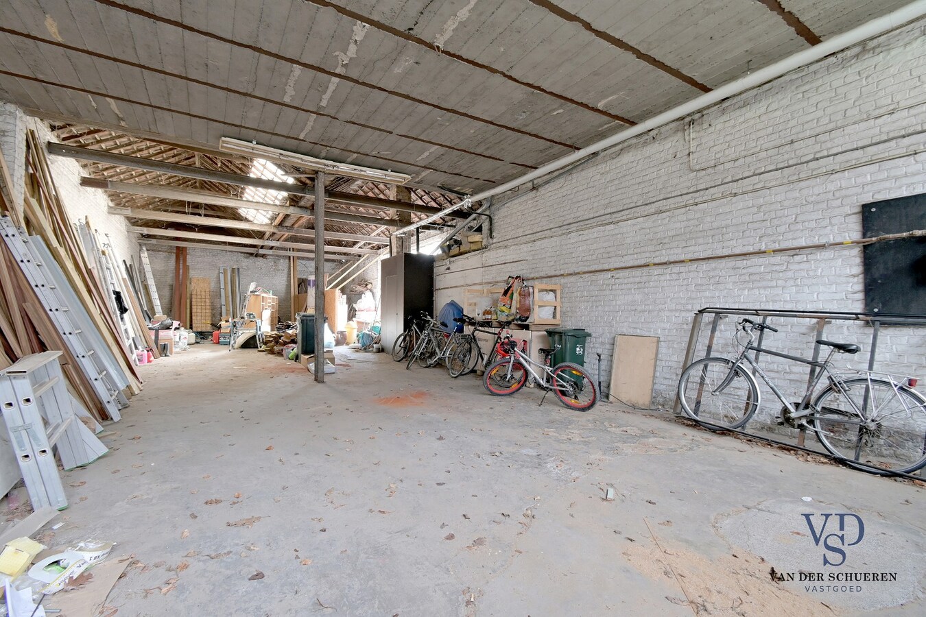 Ruime woning met opslagruimte 