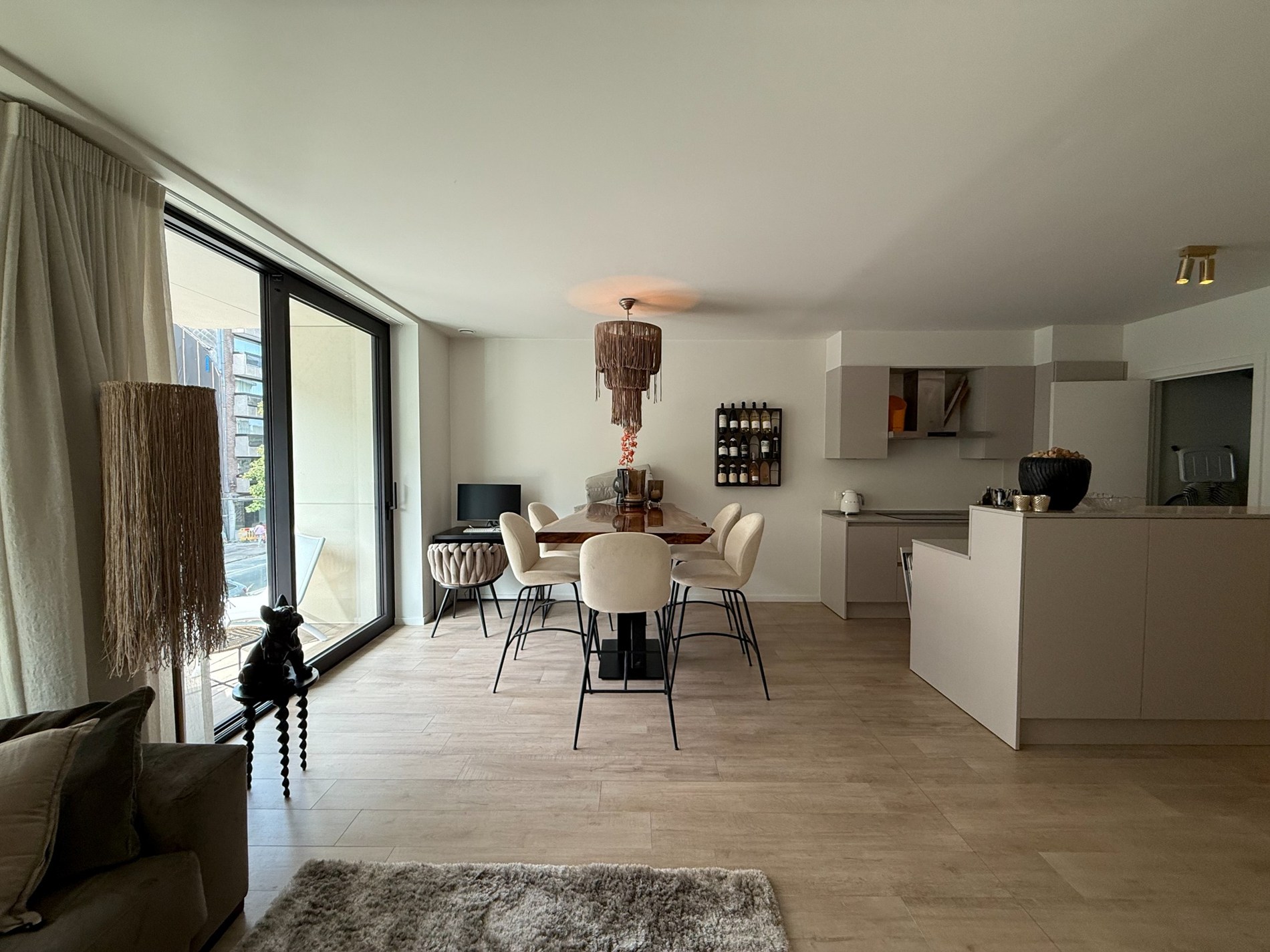 Ongemeubeld - Magnifiek woonappartement aan de zonnekant van de Lippenslaan, op wandelafstand van het strand. 