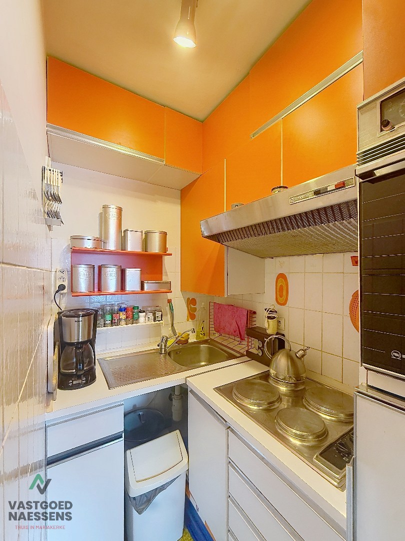 Studio à rafraîchir avec vue sur la mer et terrasse. 