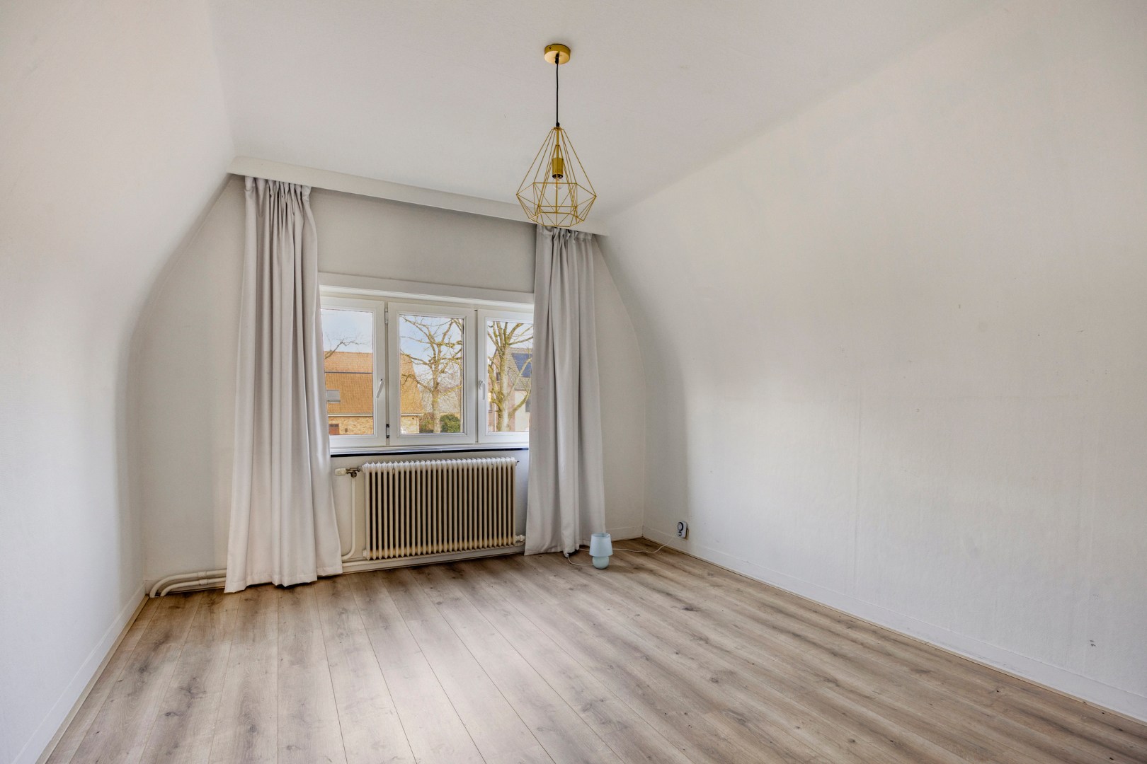 Charmante, instapklare gezinswoning met 4 slpk. op 18a 74ca in Lommel-Kerkhoven 