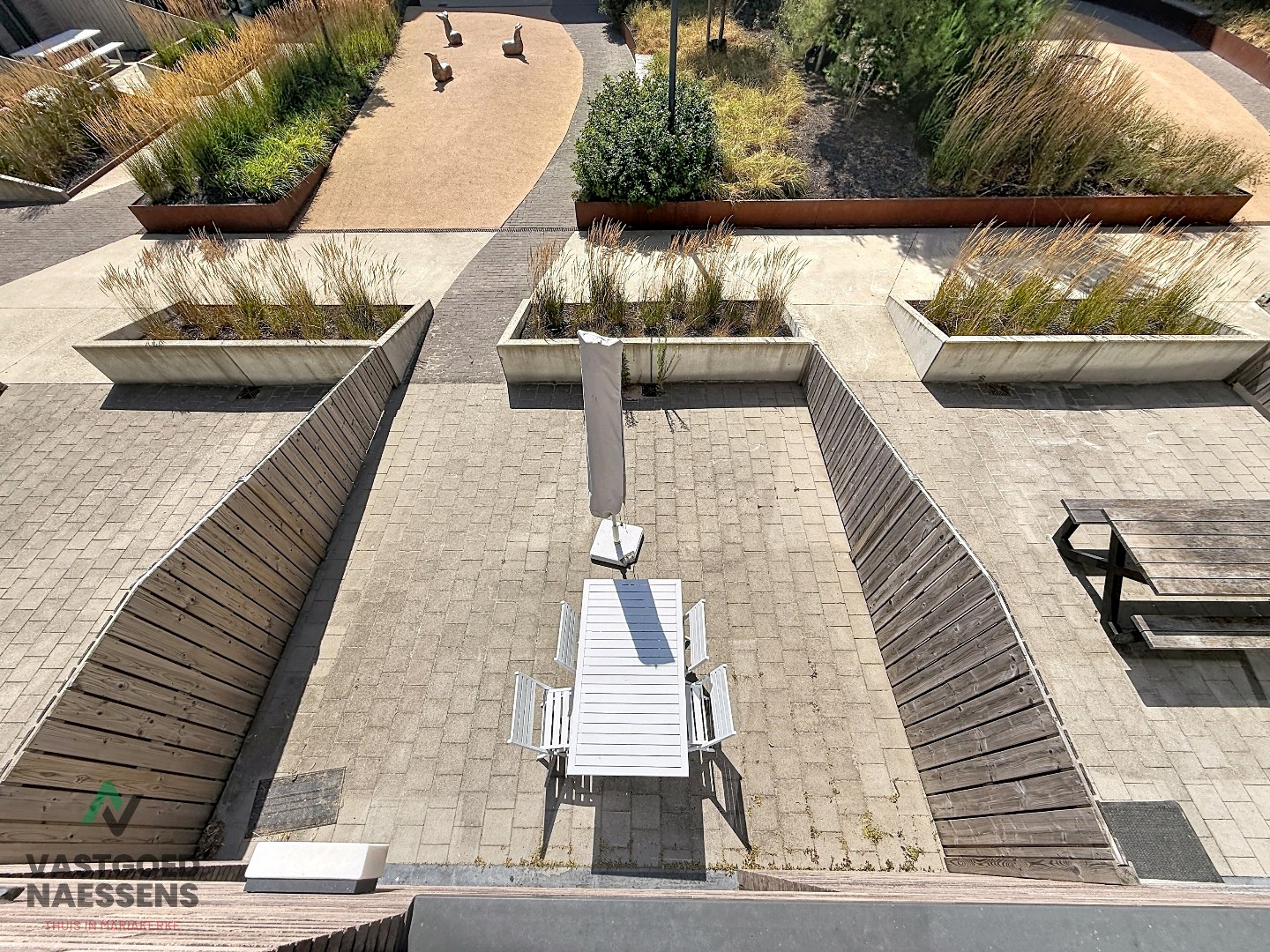 SCHITTEREND DUPLEX-APPARTEMENT – 3 SLPK – 2 BADKAMERS – ZONNIG TERRAS 
