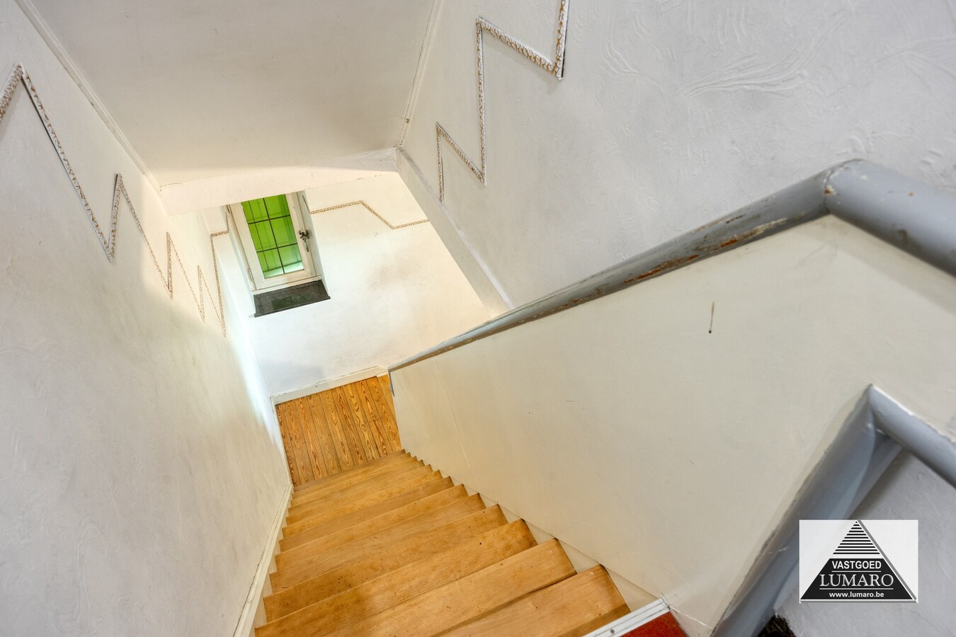 Charmante, op te knappen woning op perceel van 4.600 m² 