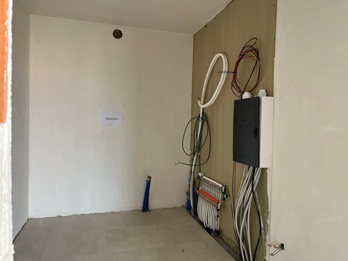 Nieuw gelijkvloers appartement met terras en tuintje 