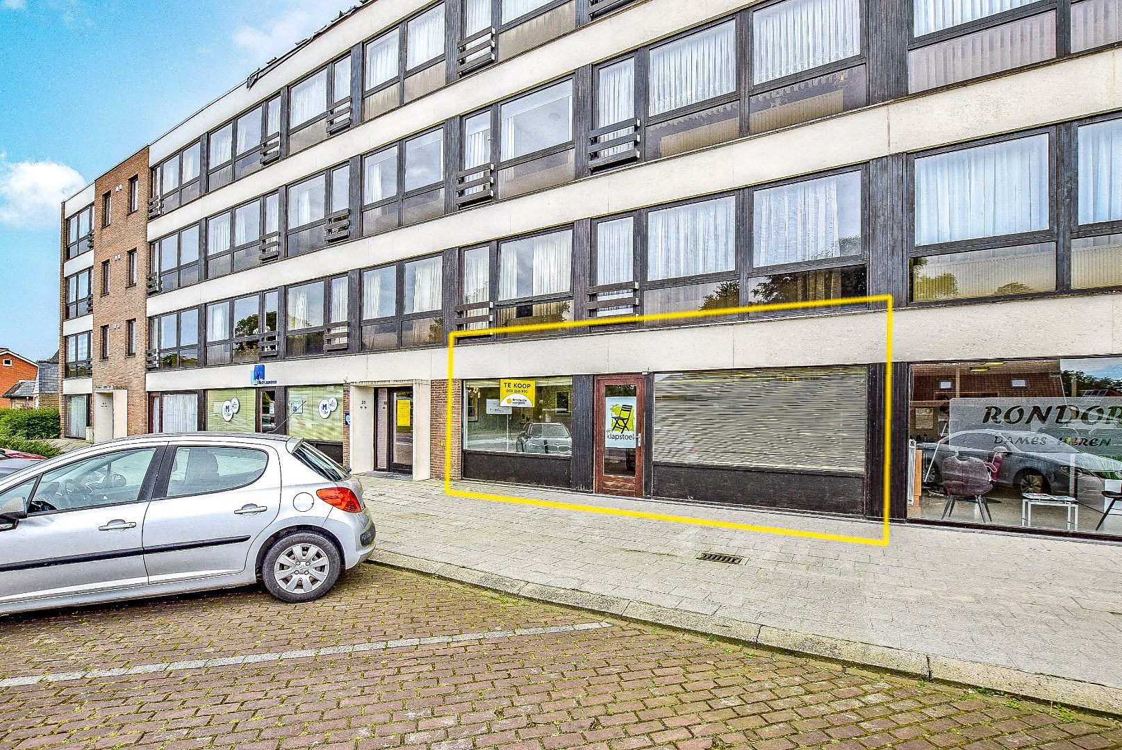 Centraal gelegen handelsruimte (148 m²) in centrum Diksmuide! 