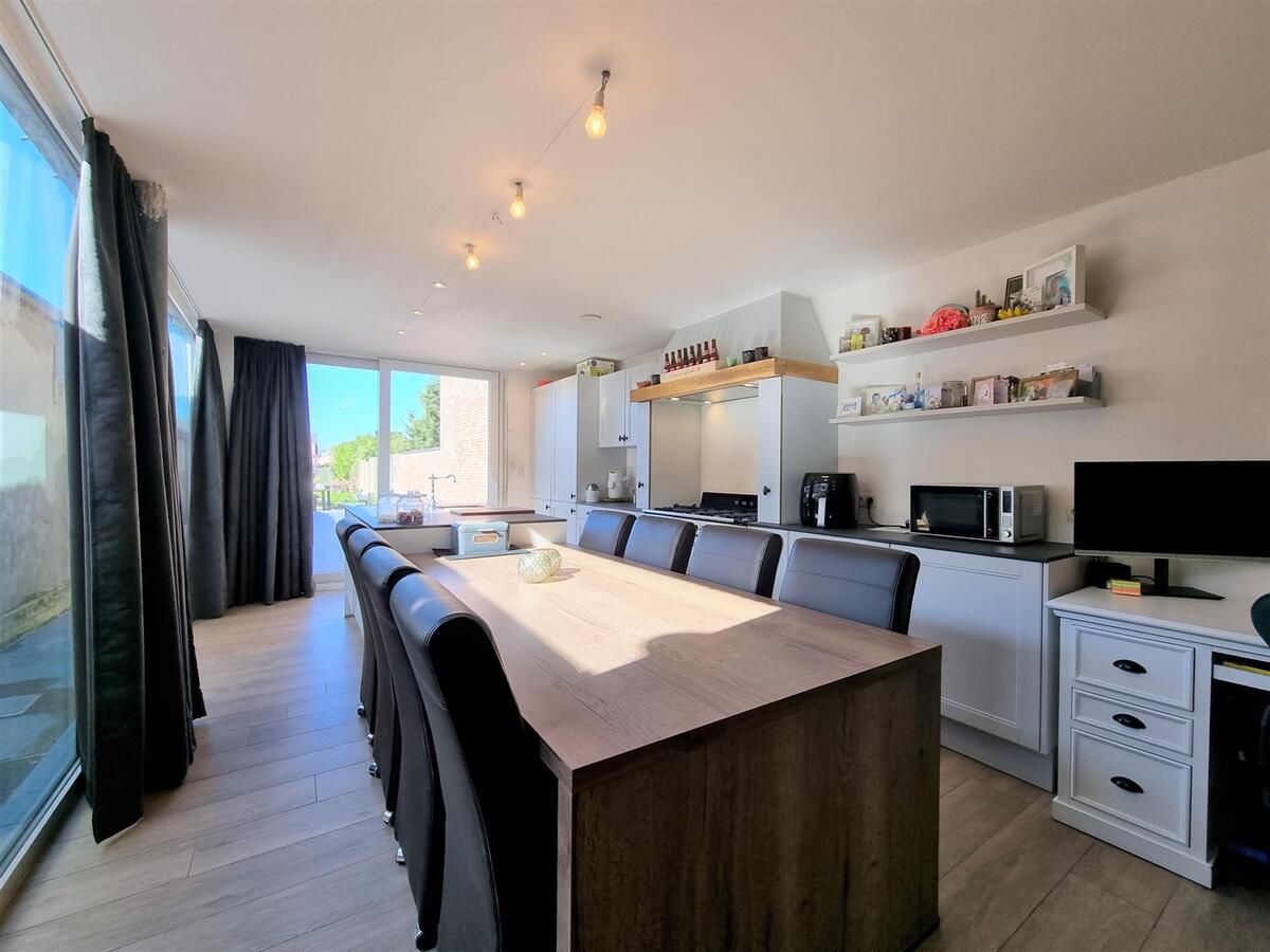 Knap gerenoveerde woning met grote tuin en oprit - Dudzele 