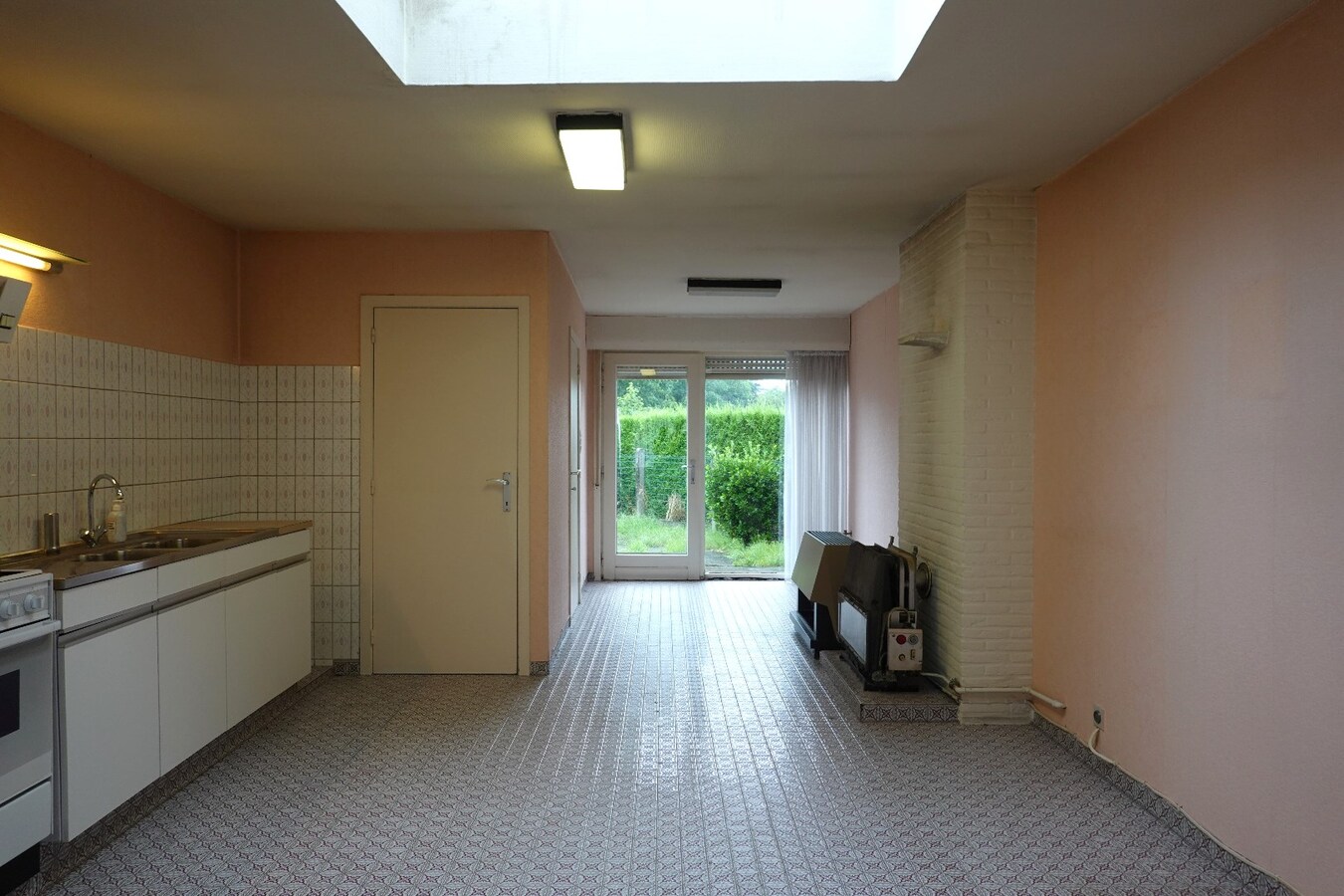 Te renoveren woning op uitstekende ligging in Varsenare 