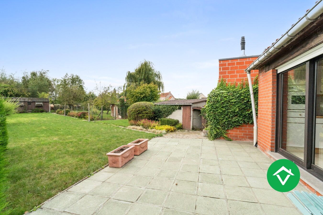 Ruime woning met 5 slaapkamers, diepe tuin en garage te Staden 