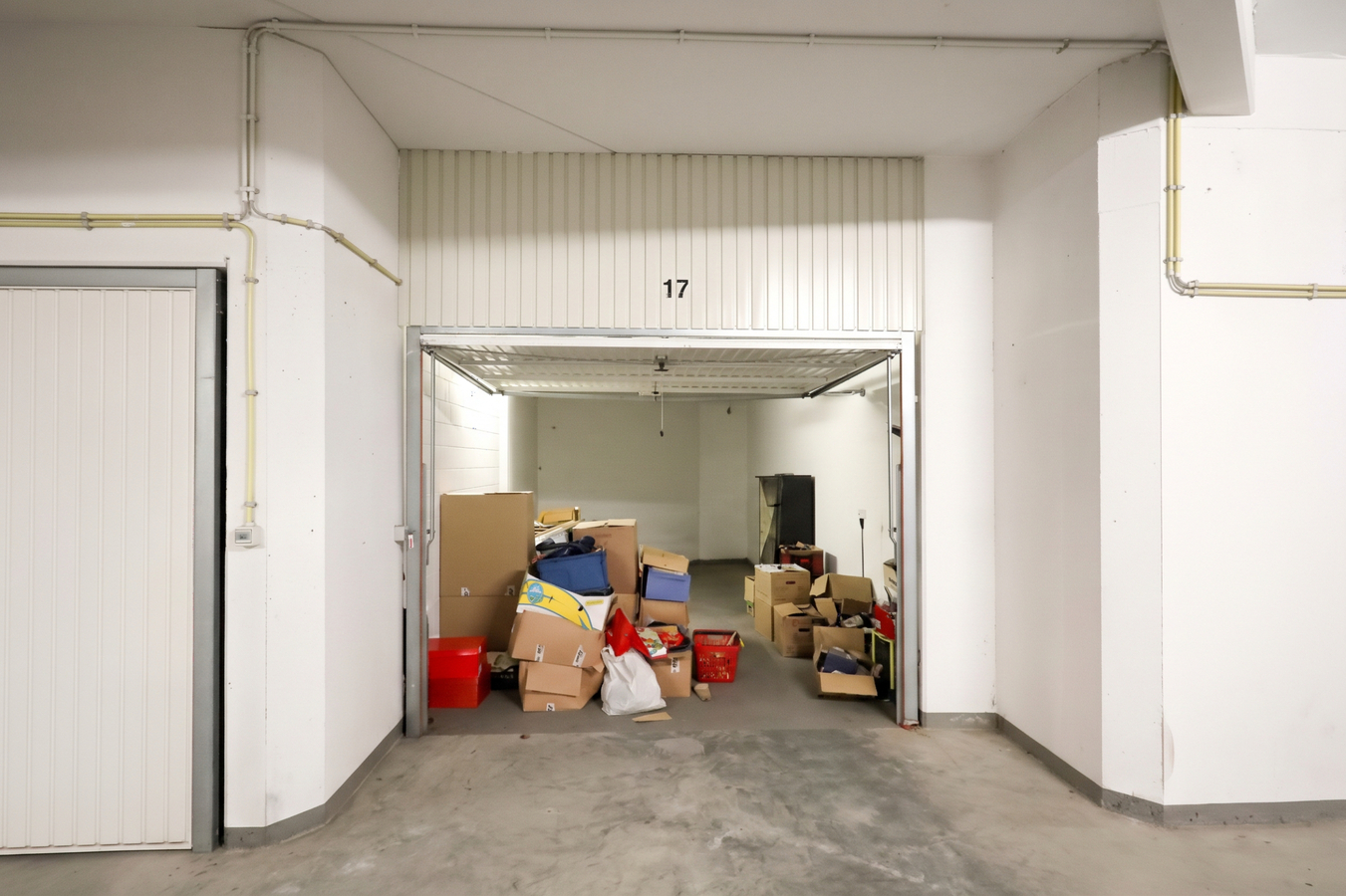 Ruime garage in Residentie Eden Garden 
