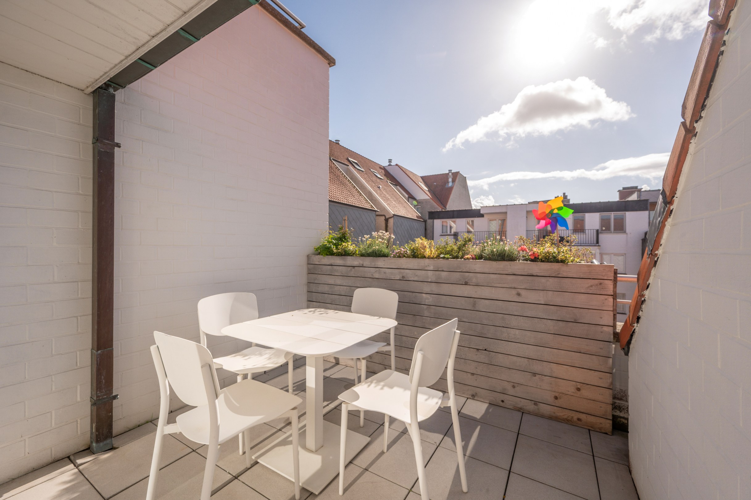 Stijlvol appartement met 2 zonnige terrassen op een toplocatie in Knokke Centraal gelegen tussen zeedijk en Lippenslaan. 