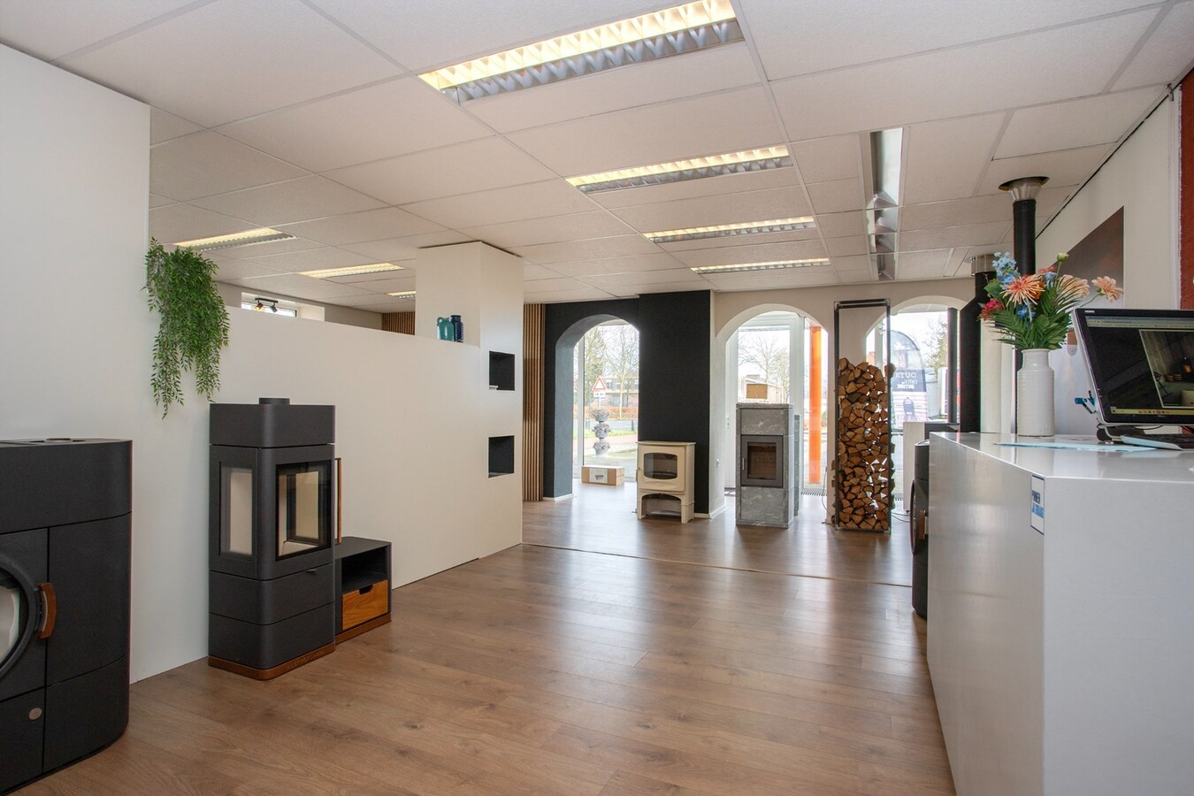 Uniek woon-winkelpand met bedrijfs-, en buitenruimte op toplocatie in Reusel. 