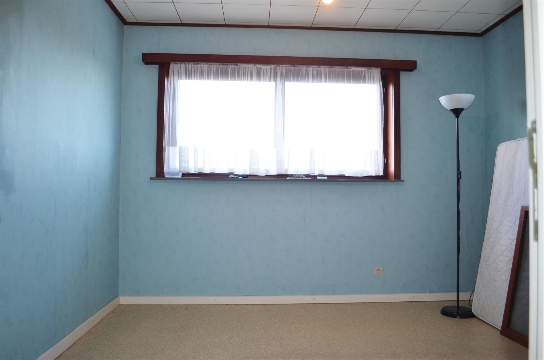 Te renoveren gezinswoning met 3 slpks, garage en tuin rustig gelegen te Bassevelde 