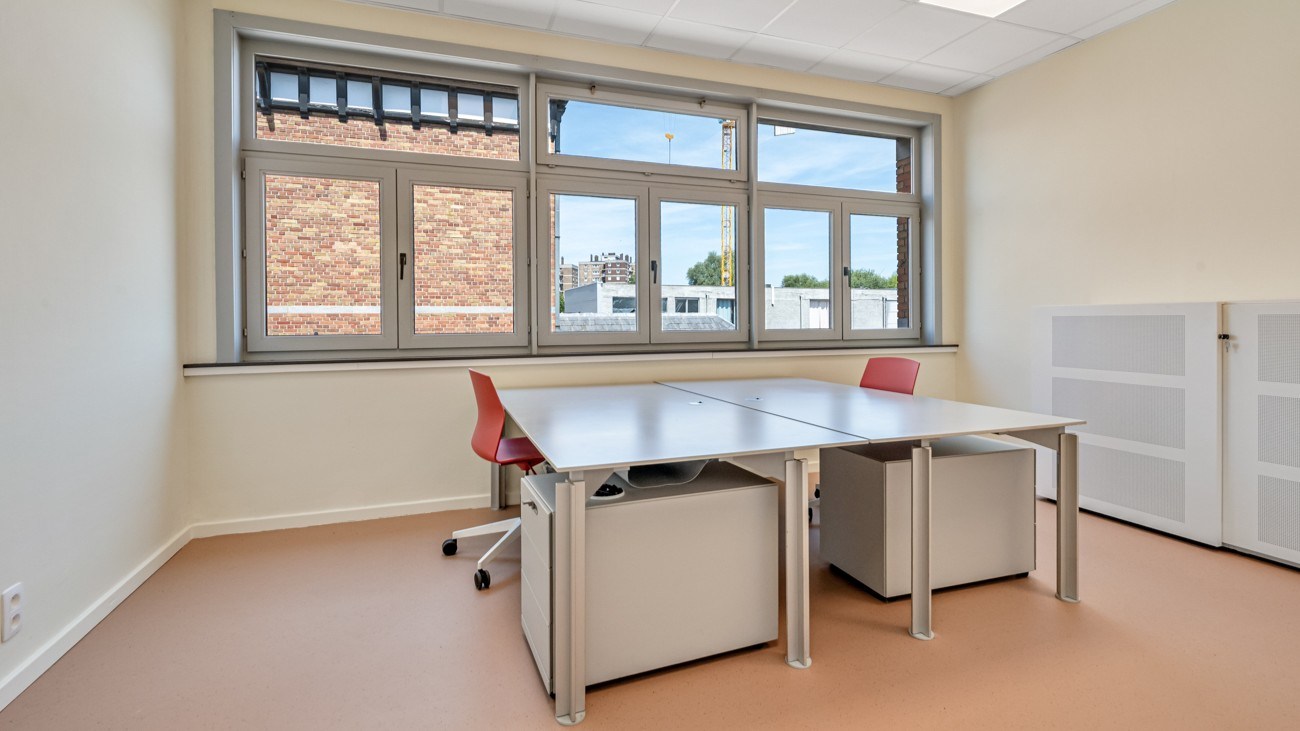 Volledig gerenoveerde kantoren in kleinschalig business center in Gent