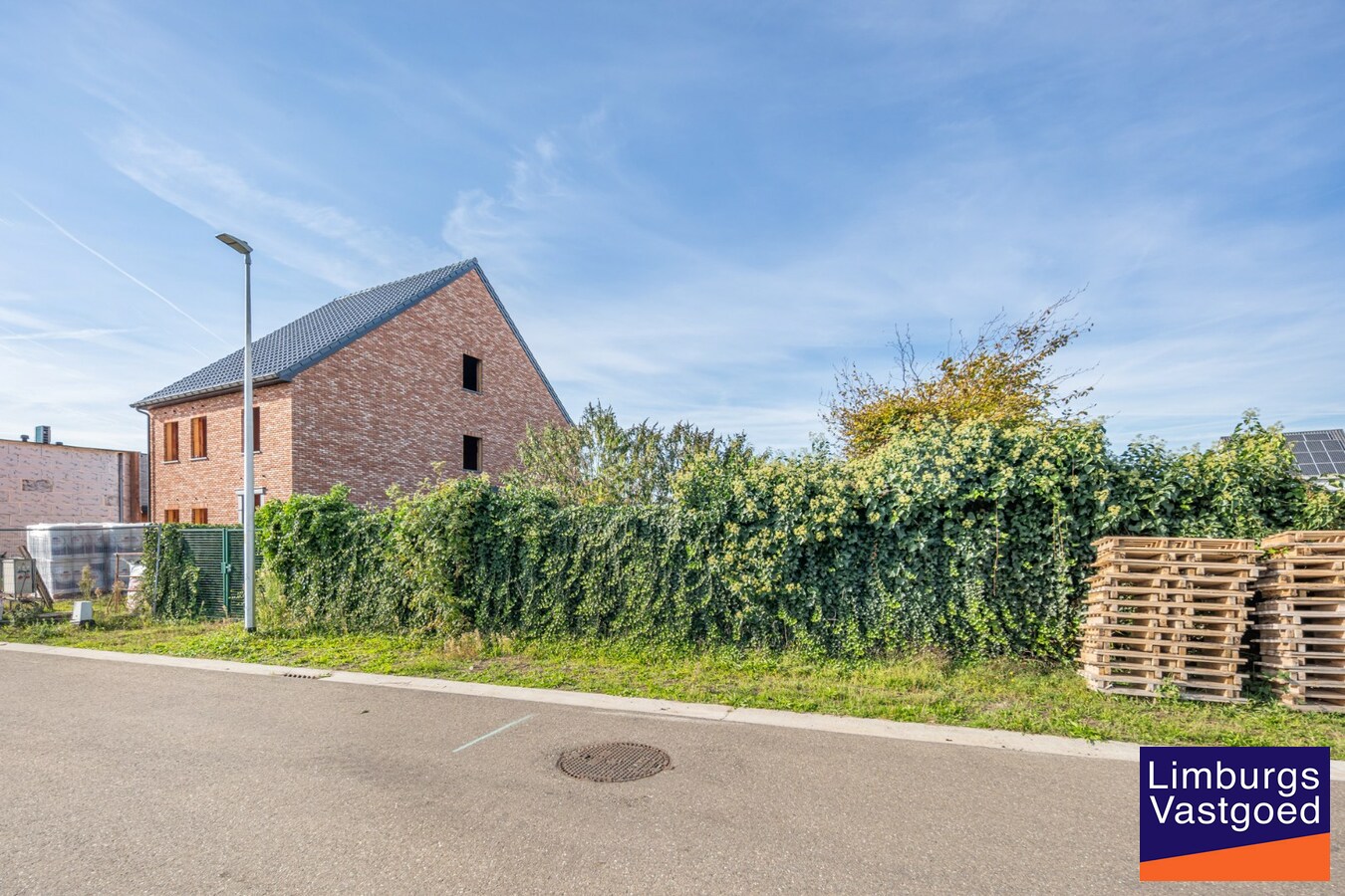 Grond in woongebied met landelijk karakter voor open bebouwing, 5a16 