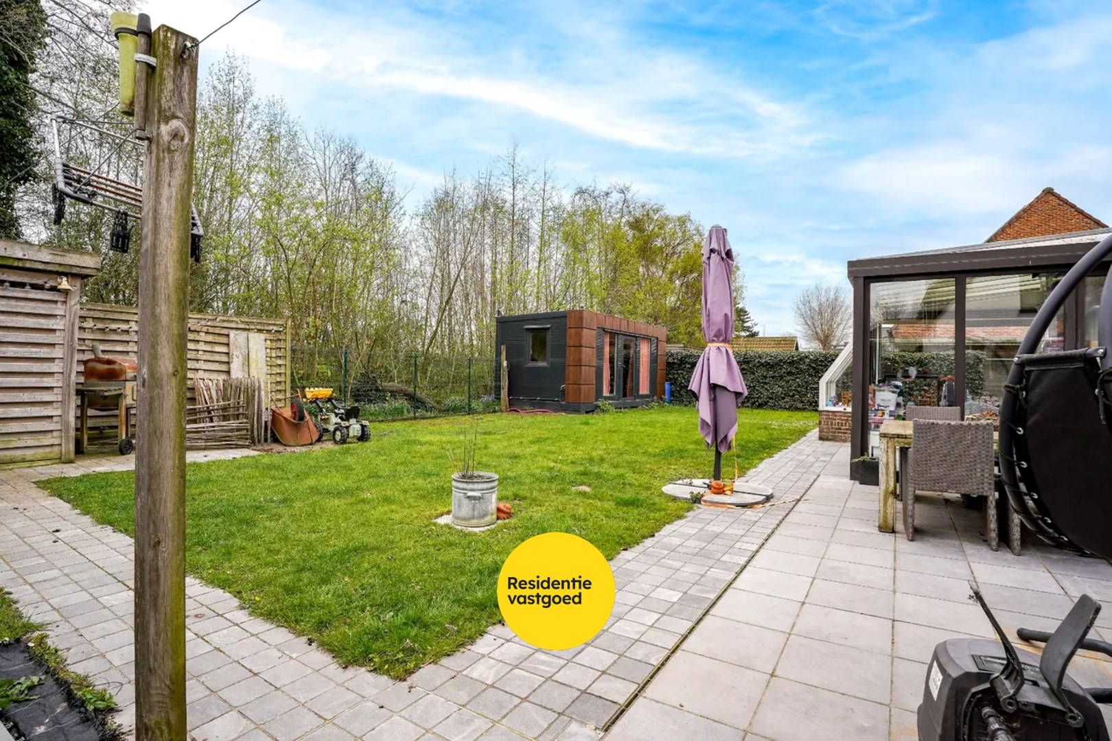 Gerenoveerde alleenstaande woning op 637m² te Veurne! 