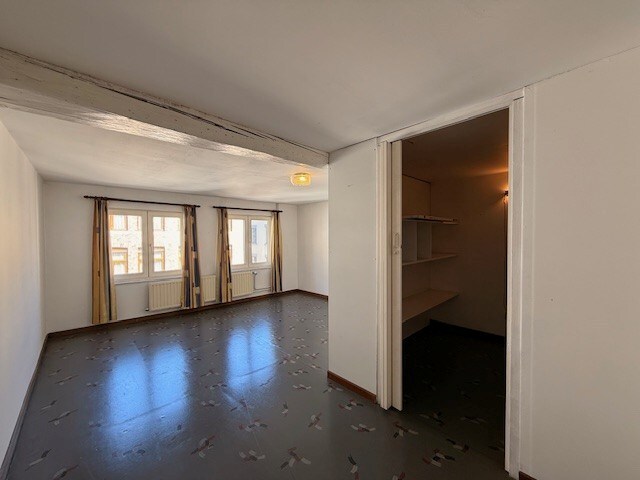 Duplex appartement met 2 slaapkamers en dakterras in het centrum van Maaseik. 