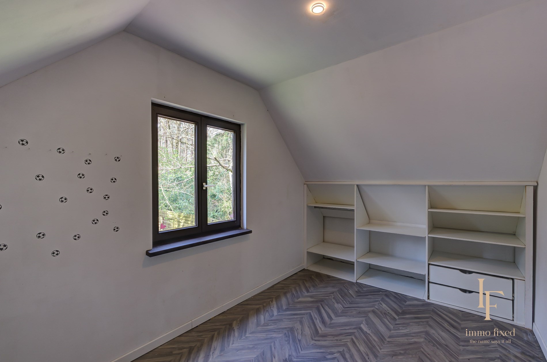 Vrijstaande woning (TE RENOVEREN) op 1400m2 grond te Schilde! 