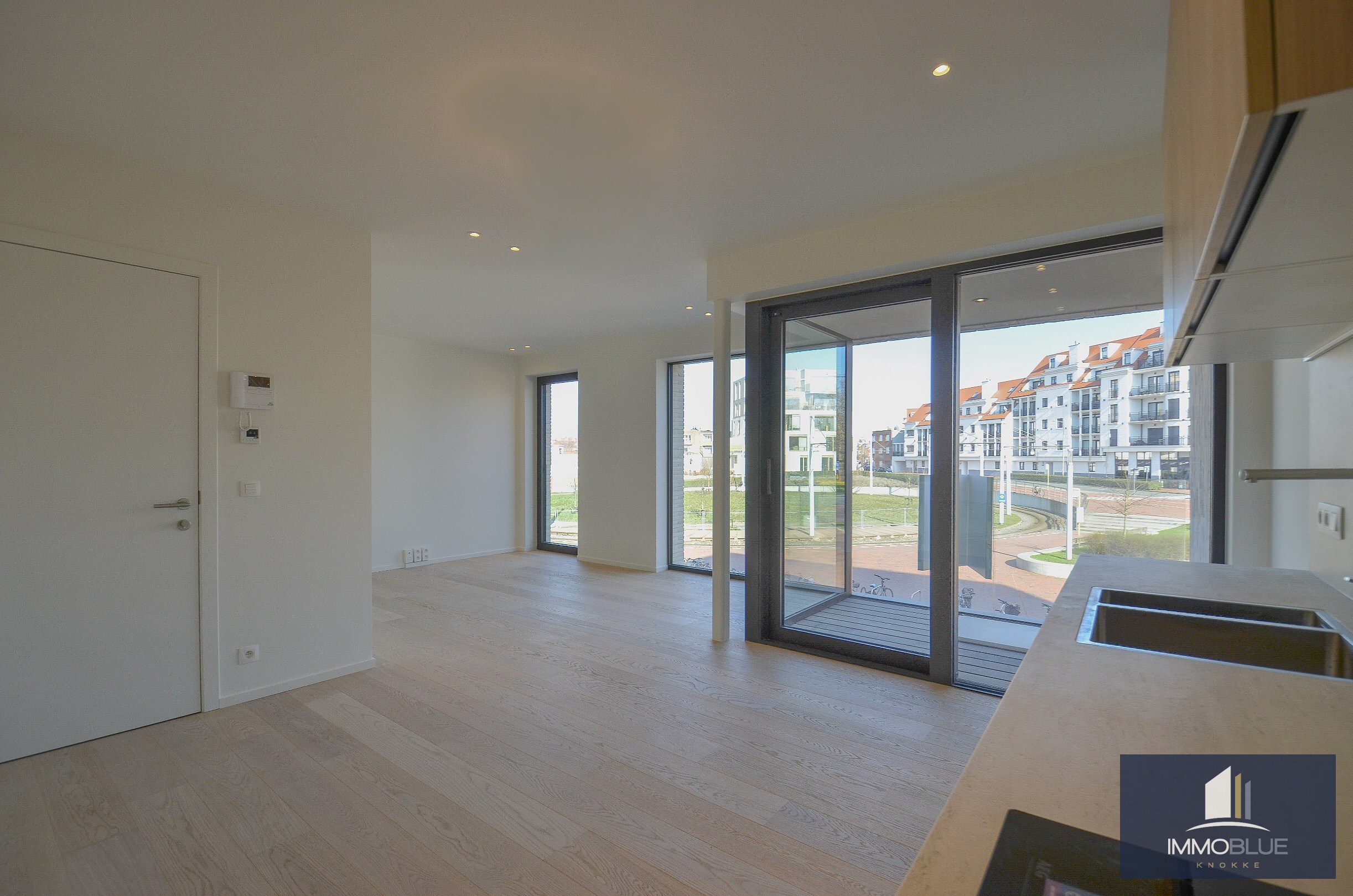 Nieuwbouw: Licht en modern nieuwbouwappartement met terras nabij Duinenwater. 