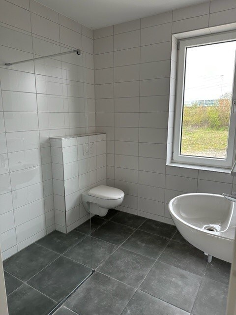 Nieuwbouwwoning te huur. 