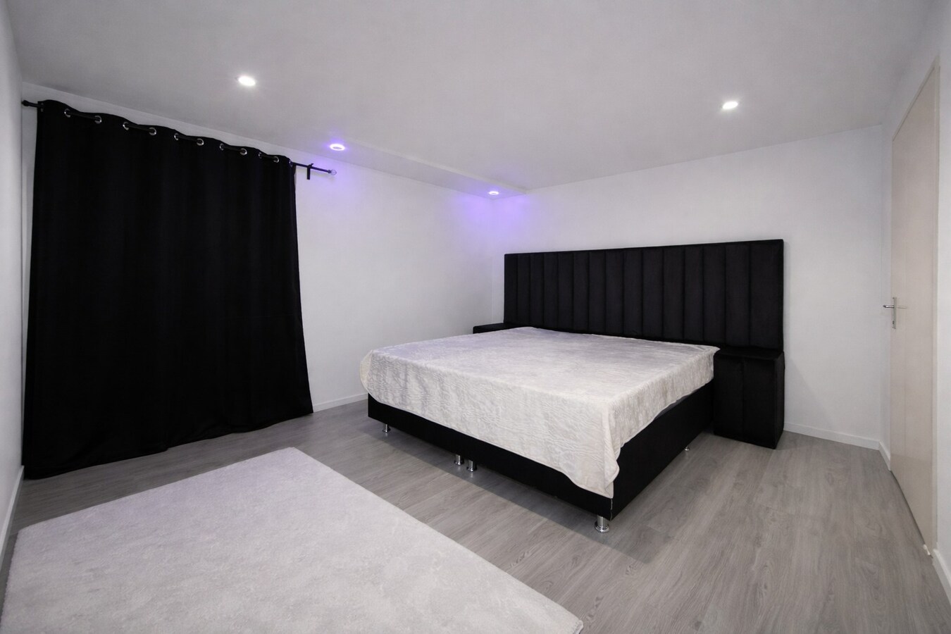 Te koop: Charmante halfopen gezinswoning met 4 slaapkamers en zuidgerichte tuin in hartje Sint-Niklaas! 