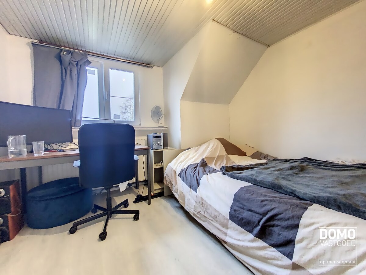 RUIM APPARTEMENT MET 4 SLAAPKAMERS EN GARAGEBOX TE RUNKST 