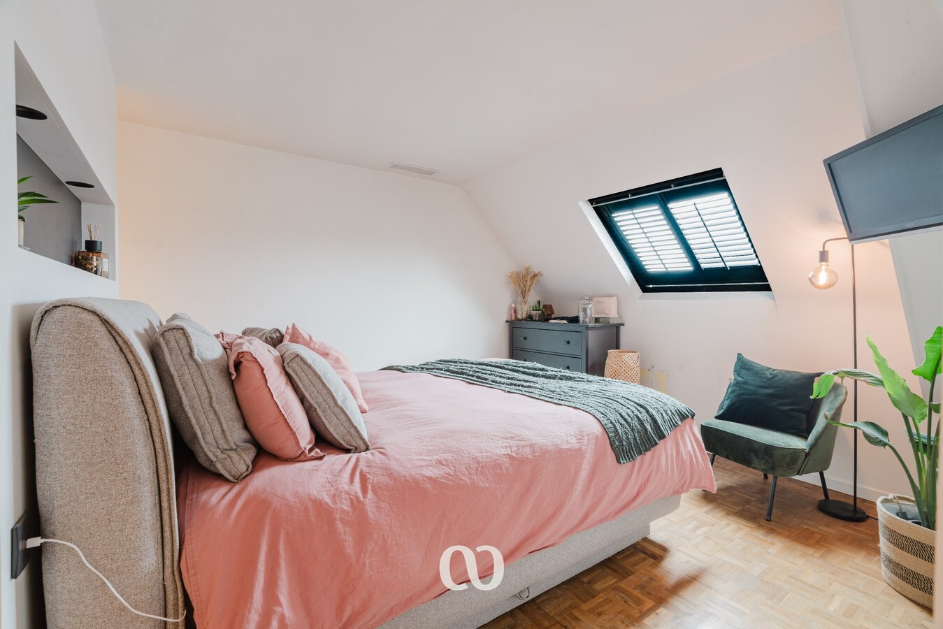 Instapklare woning met tuin en bijgebouw in het centrum van Kruishoutem 