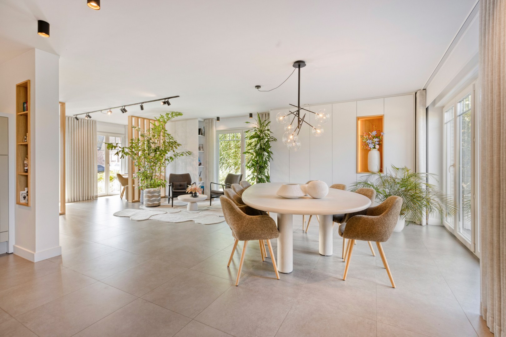 Exclusieve en energiezuinige villa met 5 slpk. in Geel 