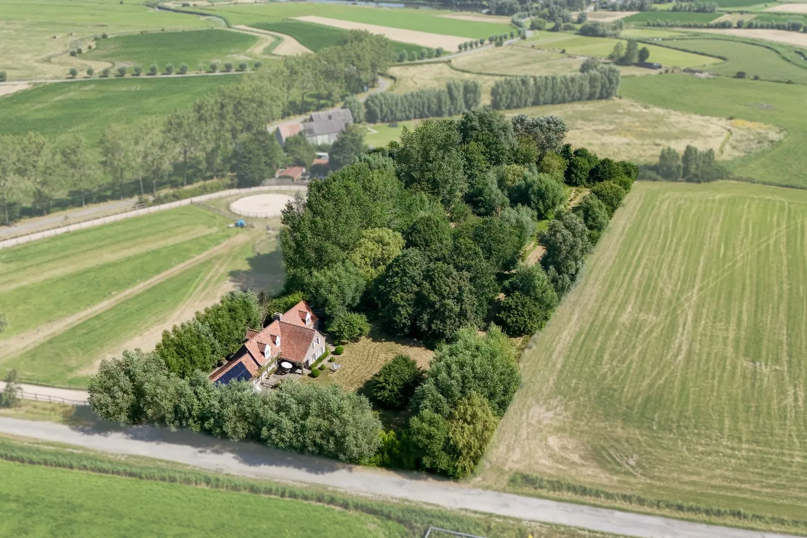 Unieke en prachtige eigendom op rustige landelijke ligging.