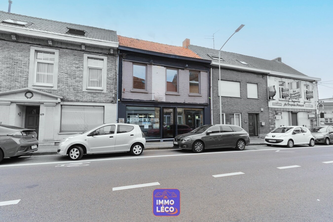 Maison avec nombreuses poss.! (maison unifamiliale, commerce, ..) avec jardin et poss. grand parking ! 