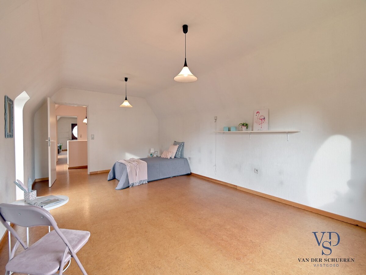 Knappe villa in 't groene Schelderode (EPC van 216 !). 