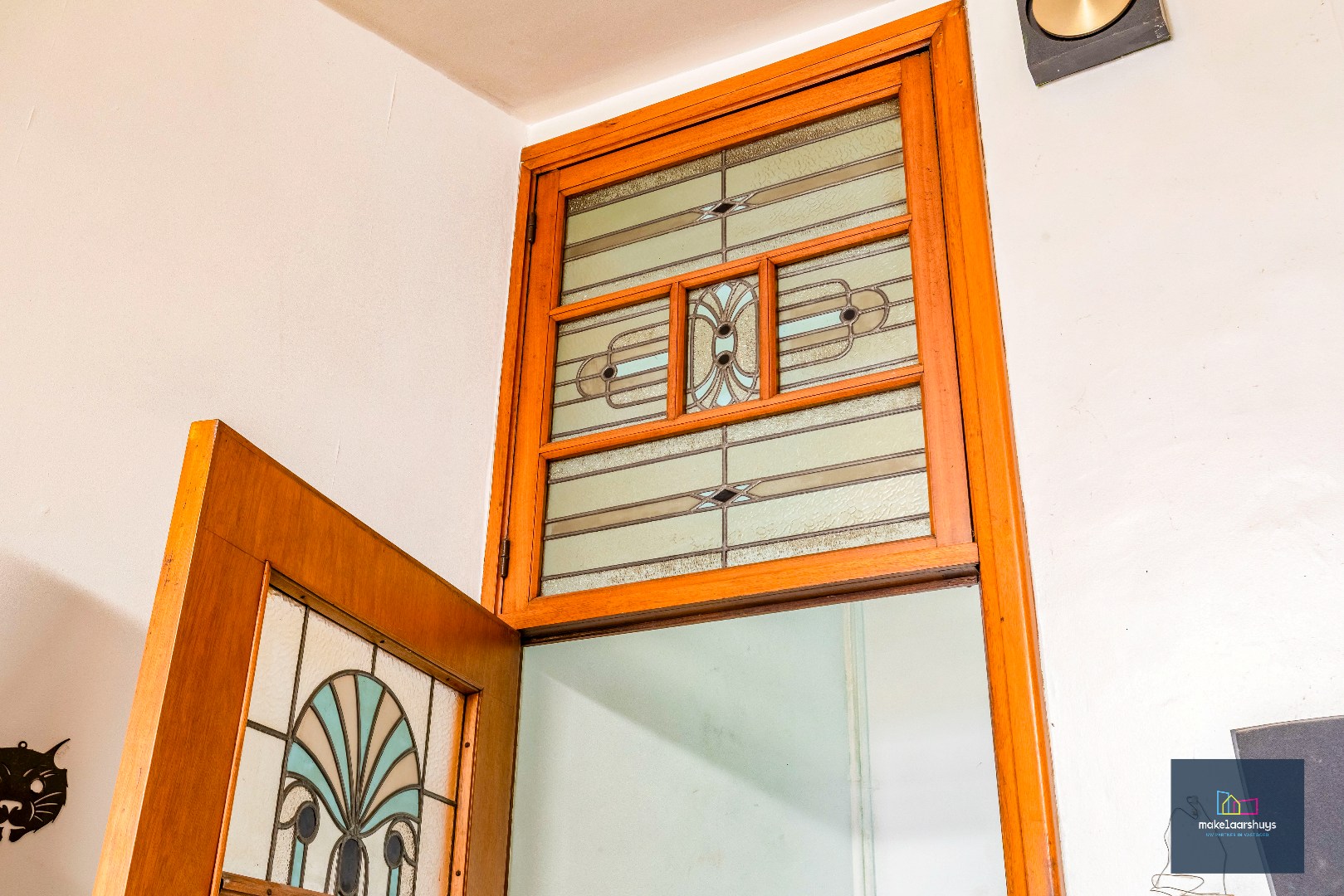 Woning met 3 slaapkamers en verrassende tuin met bijgebouwen 