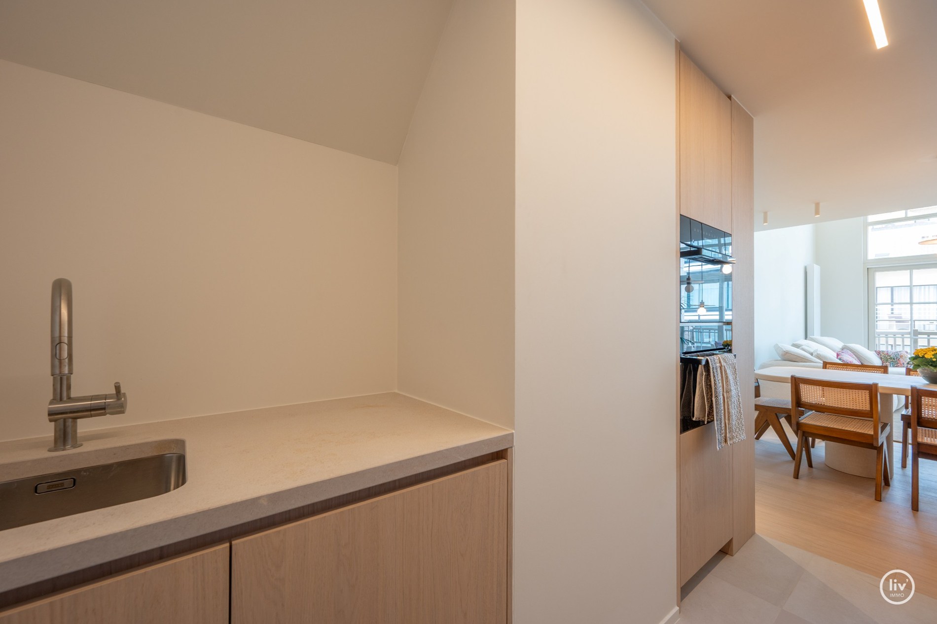 Appartement en duplex de luxe avec mezzanine, idéalement situé dans l'avenue Nellens à Knokke (avec possibilité d'acheter un box garage double intégré) 