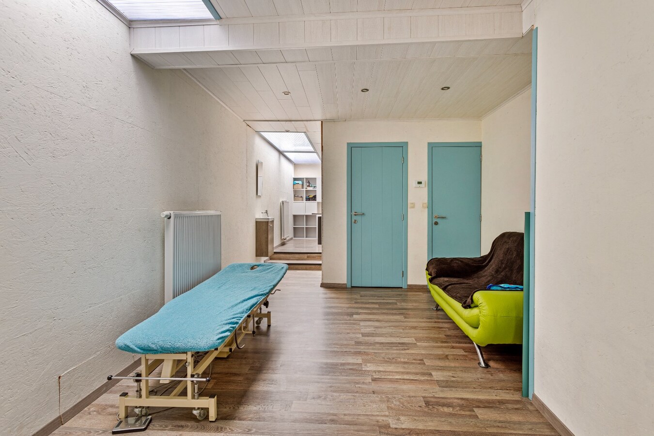 Instapklare ruime woning met praktijkruimte 