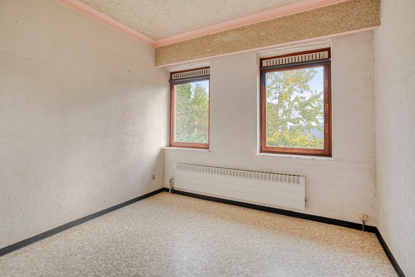 Te renoveren gezinswoning met 4 slpk. op een royaal perceel van 36a 75ca te Balen-Hulsen 