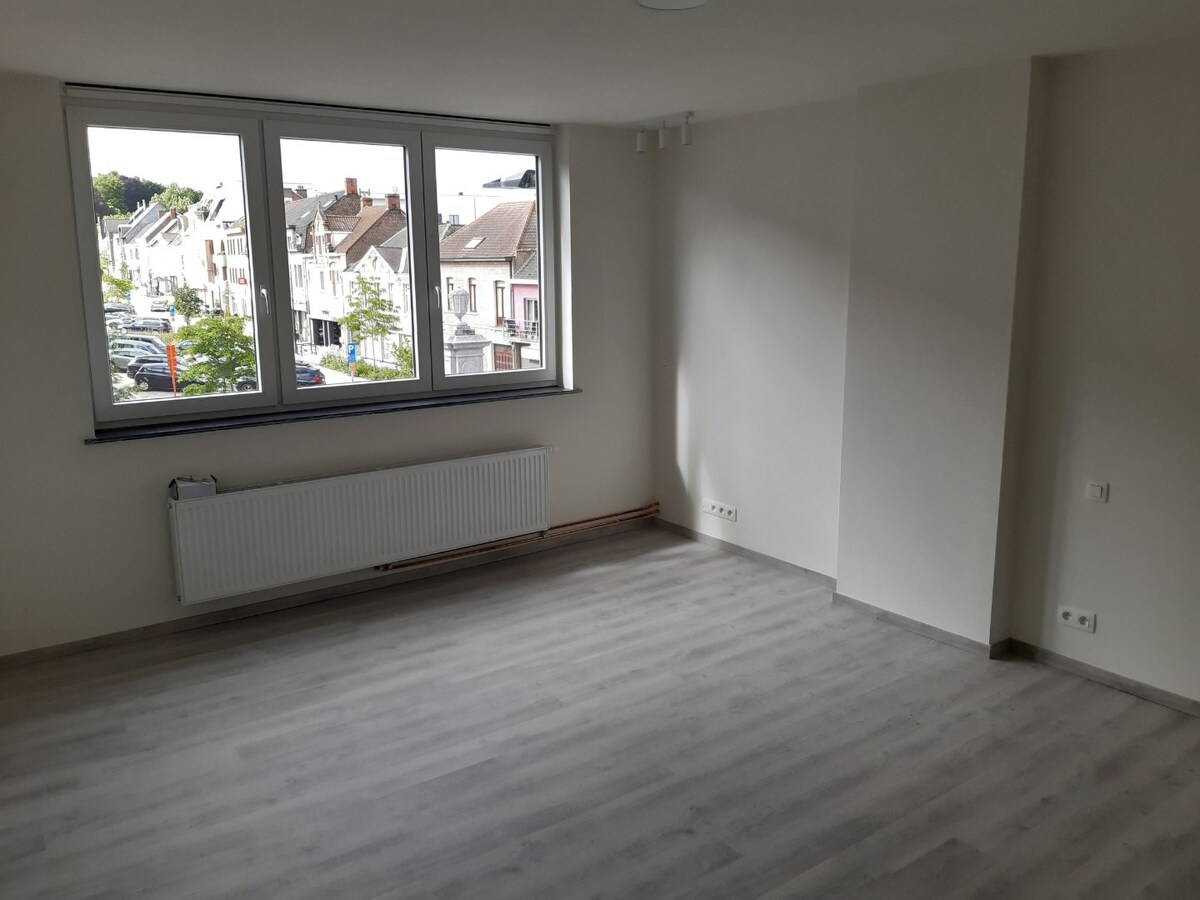 Exceptioneel wonen met zicht op de Gaverse Markt. 