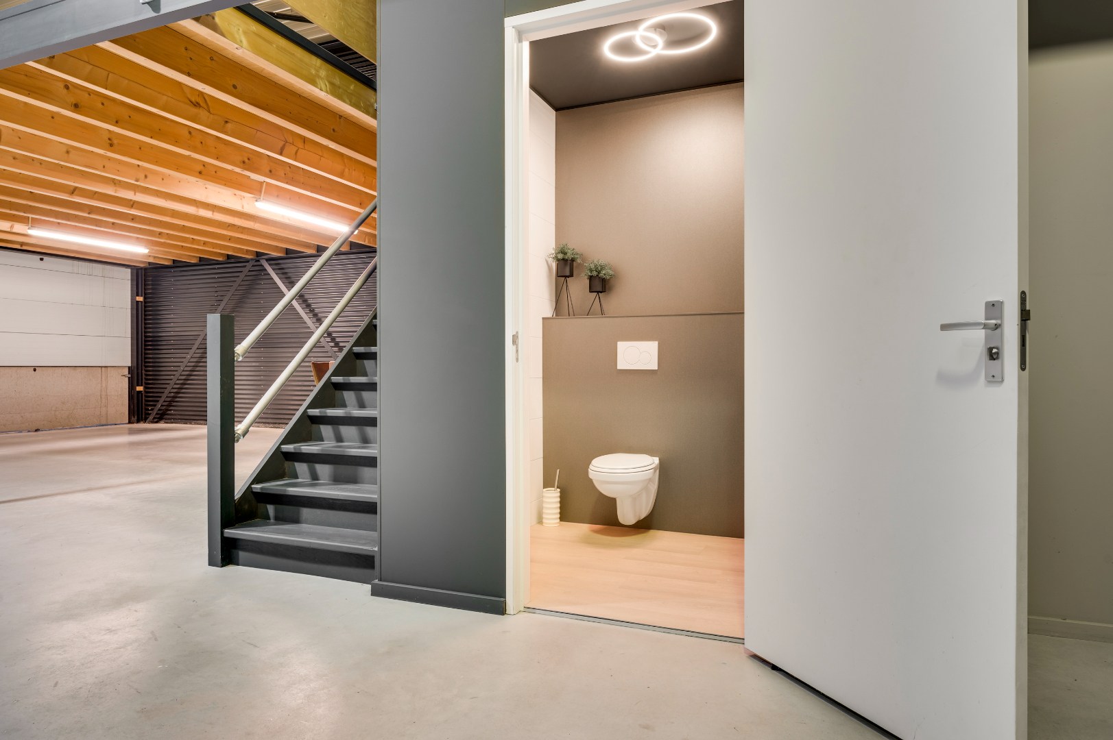 Hangar (Loods) te huur in Weert