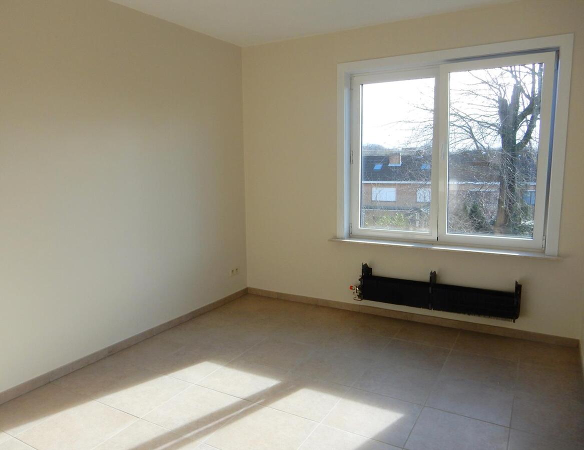 Vernieuwd ruim appartement met 3 slaapkamers en garagebox 