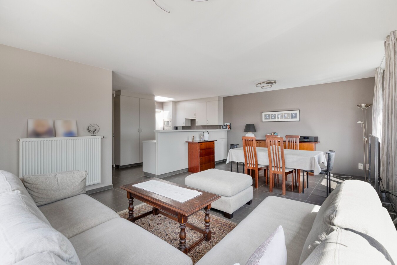 Penthouse ensoleillé avec une très grande terrasse 