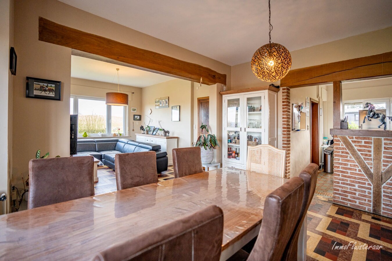 Magnifique complexe équestre avec maison d'entreprise, environ 33 écuries et une piste intérieure sur plus de 5,6 hectares à Bever (Brabant flamand). 