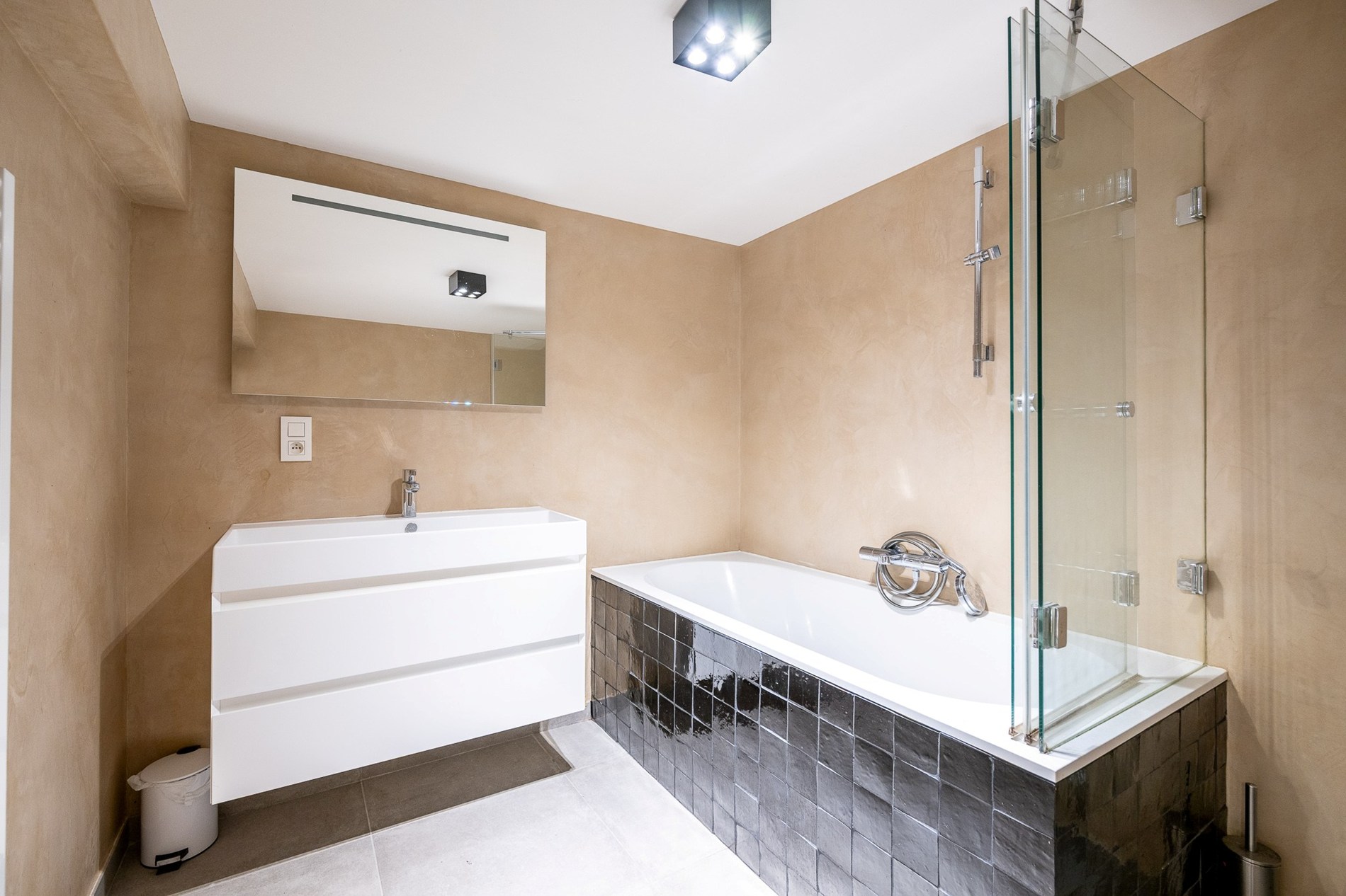 Appartement de plain-pied prêt à emménager dans un emplacement central à Knokke. 