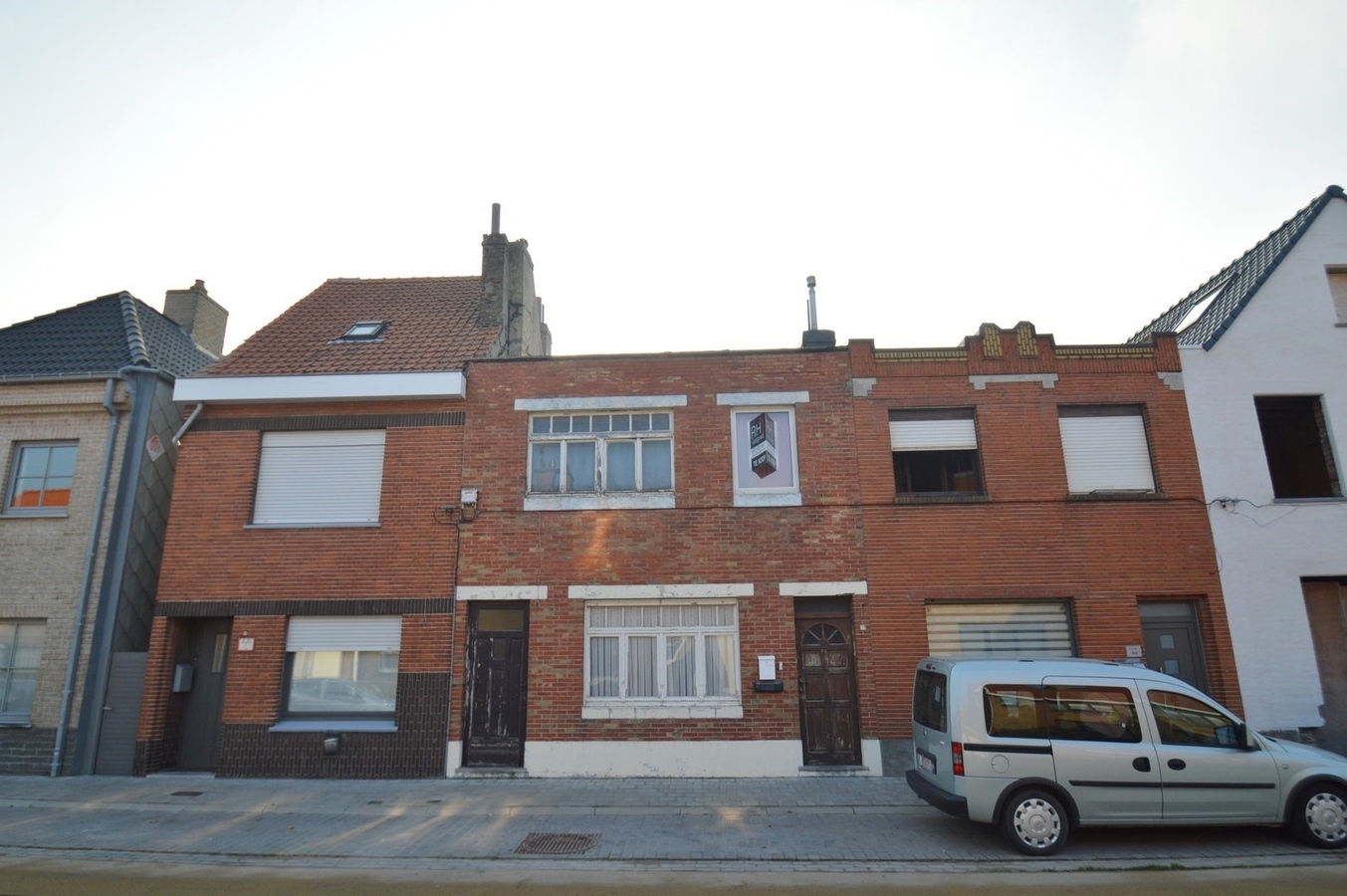 Verder te te renoveren gezinswoning met grote tuin - Lissewege 