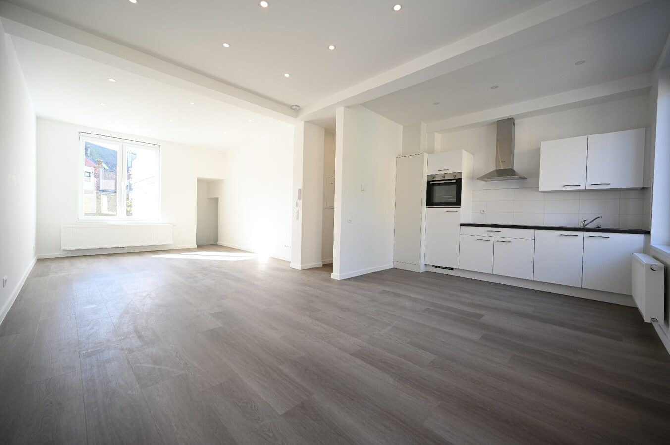 VOLLEDIG GERENOVEERD 1-SLAAPKAMER APPARTEMENT MET TERRAS 