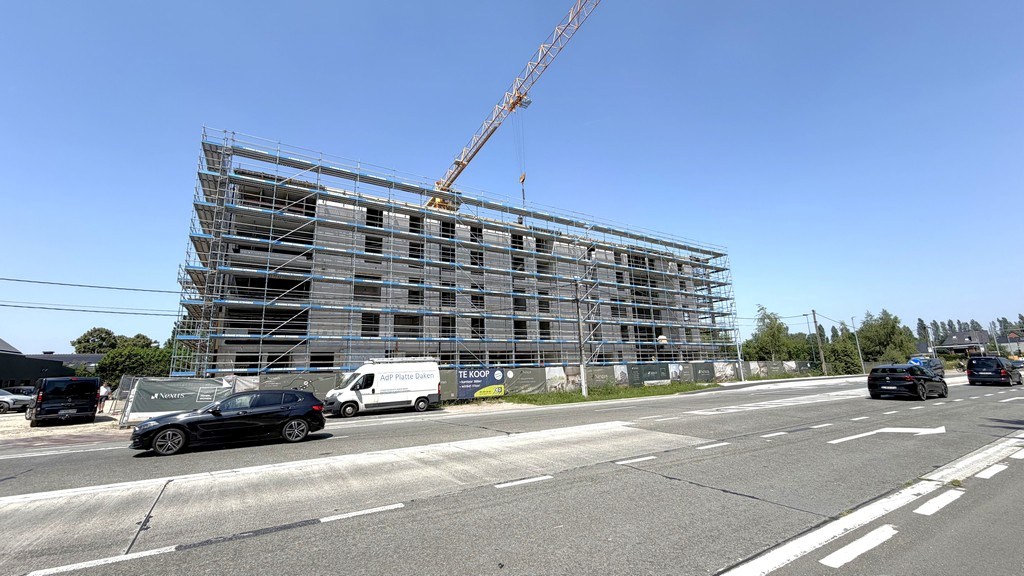 Nieuwbouw kantoor en winkelruimte te koop in Oostakker