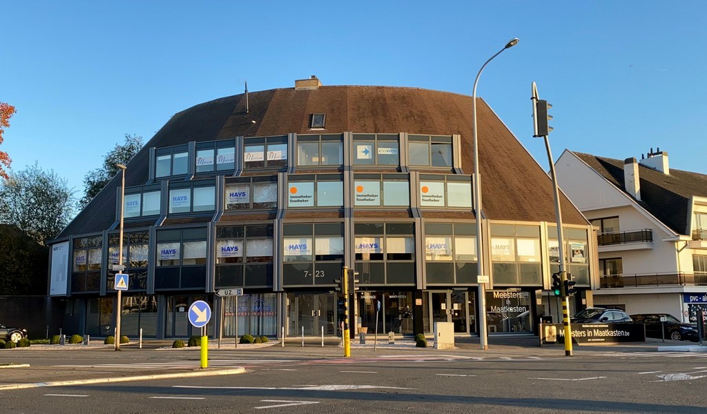 Instapklare kantoorruimte te huur vlakbij R4 in Gent