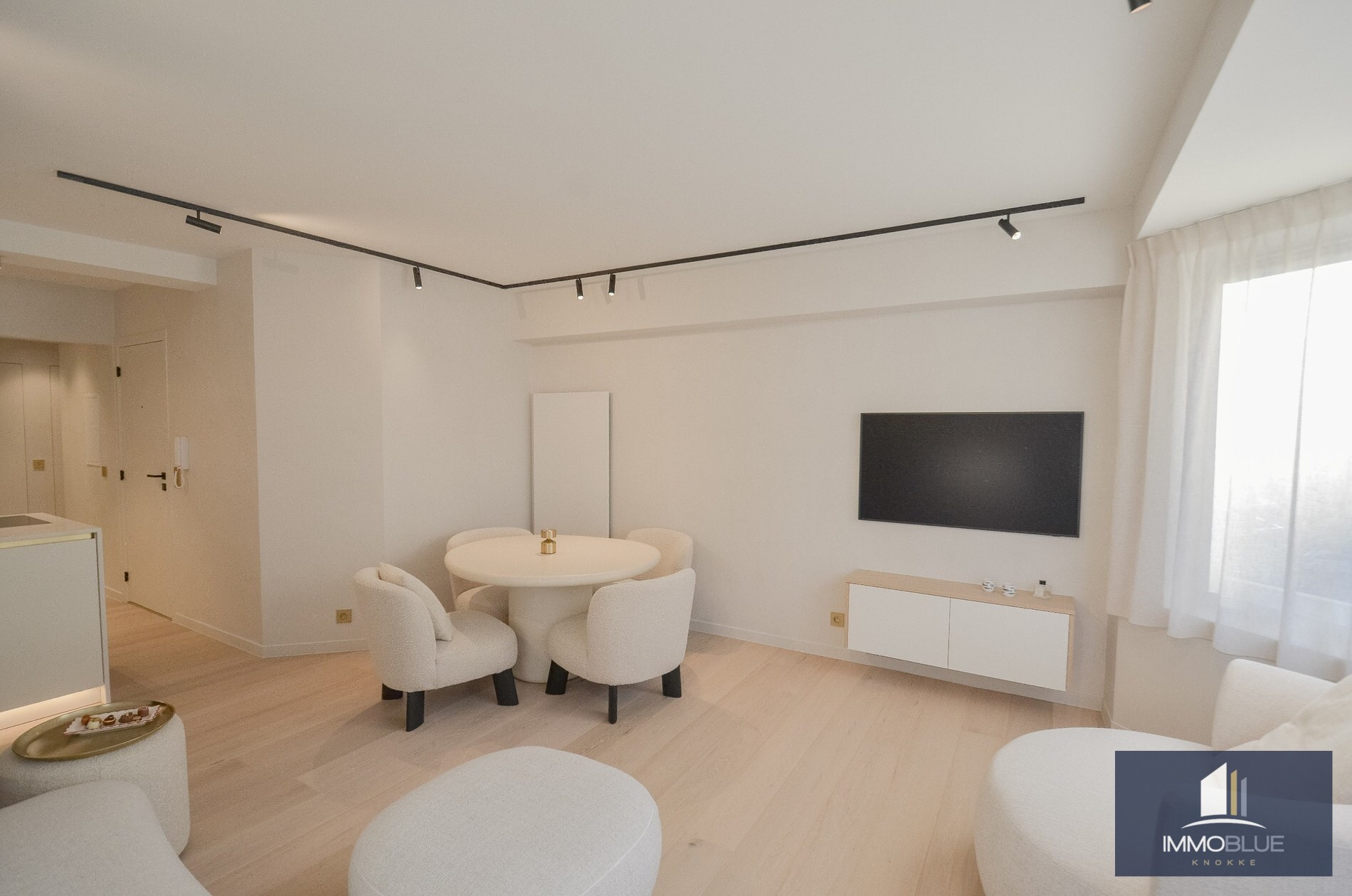 Stijlvol volledig gerenoveerd appartement  op wandelafstand van de zee én het commercieel centrum. 