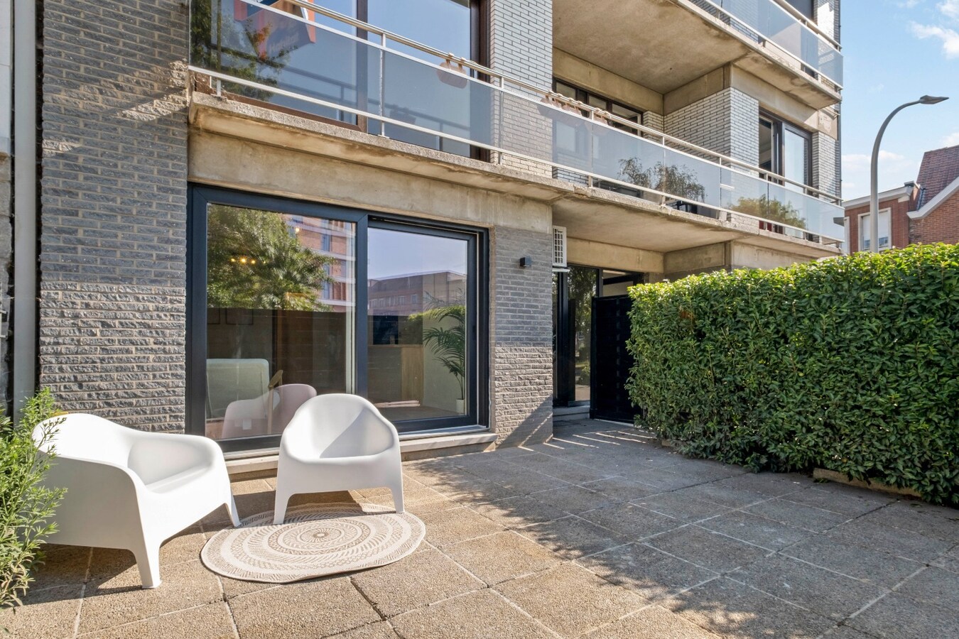 TOPLIGGING : Gelijksvloers appartement met 2 terrassen nabij de Leie te Kortrijk ! *** NONO INSPIRED *** 