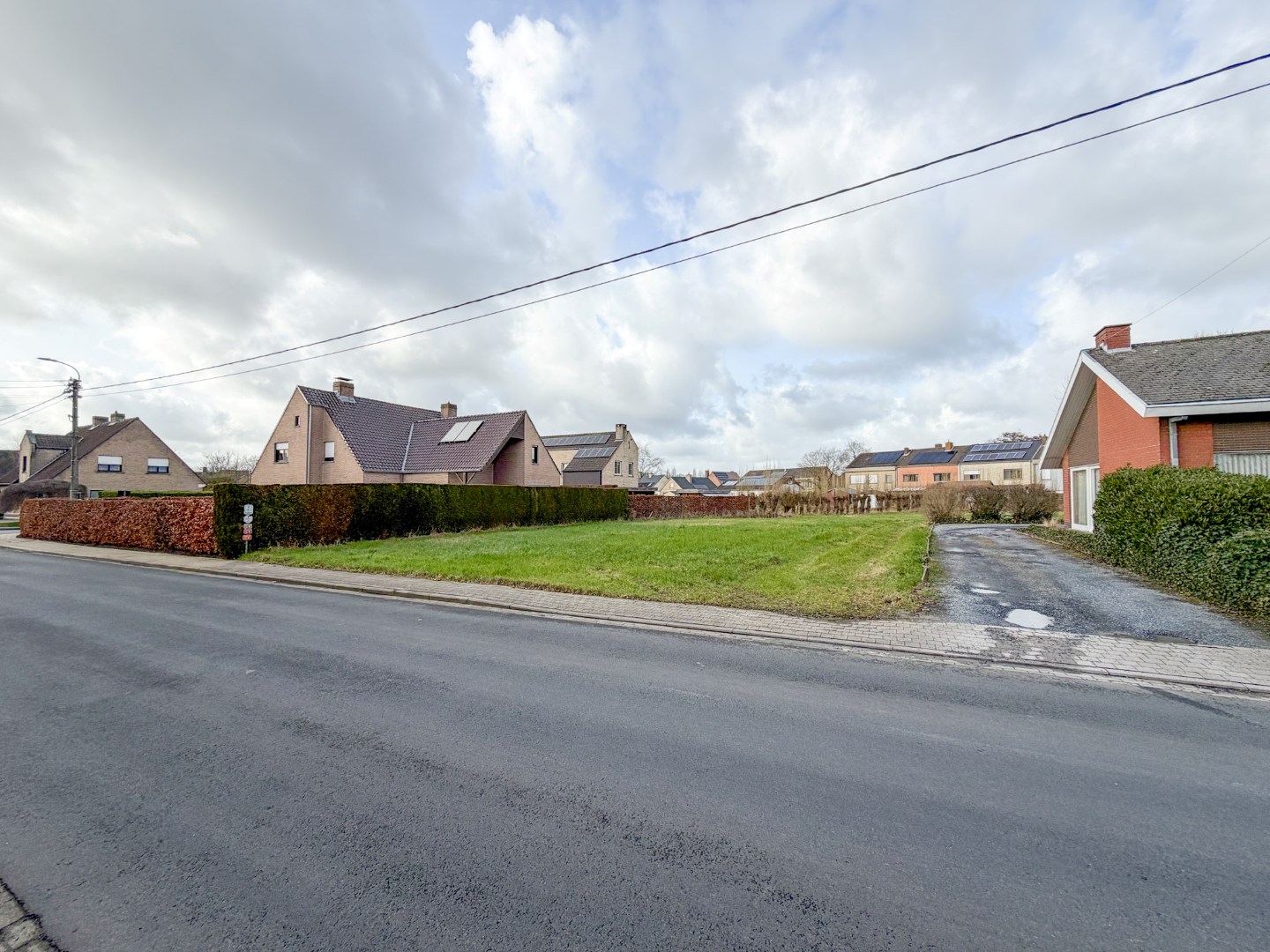 Mooi perceel bouwgrond (590 m²) op topligging in Torhout. 