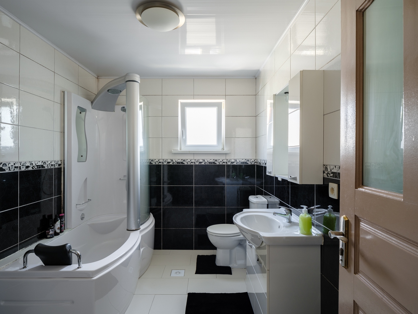 Instapklare woning nabij park met zeer ruime kamers 