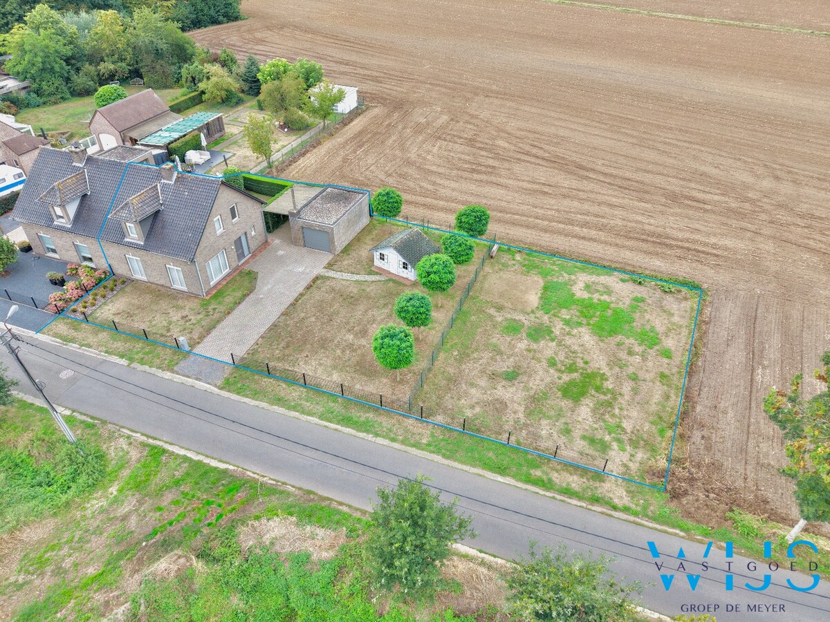 Halfopen bebouwing op mooi perceel van 951 m² te Oosteeklo 