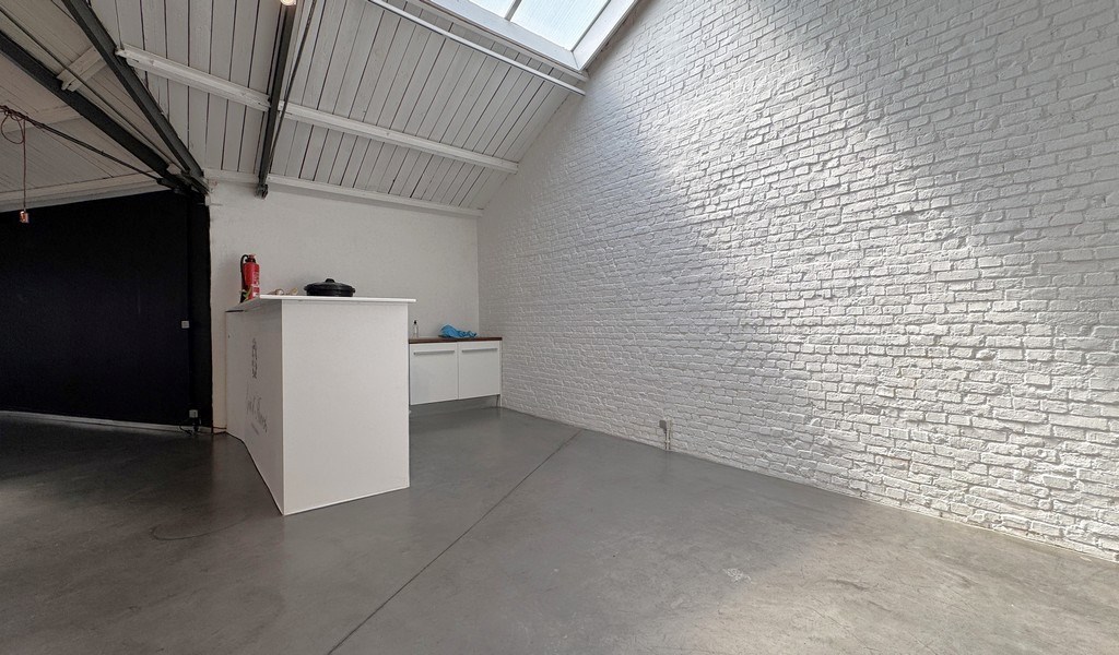 Kantoren en showrooms te huur in loftgebouw te Antwerpen