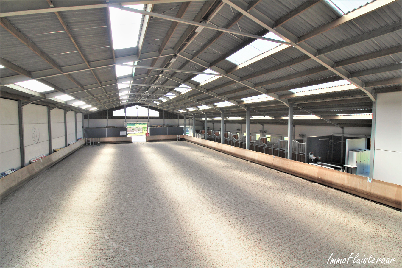 Professional recently built equestrian center on more than 3ha at Hannut (Luik/Liège; Belgium) 